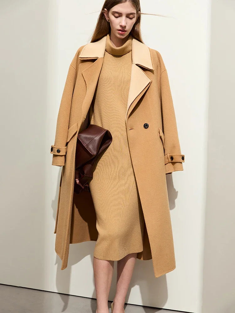 Damen Wollmantel im minimalistischen Design mit doppeltem Kragen und Taschen