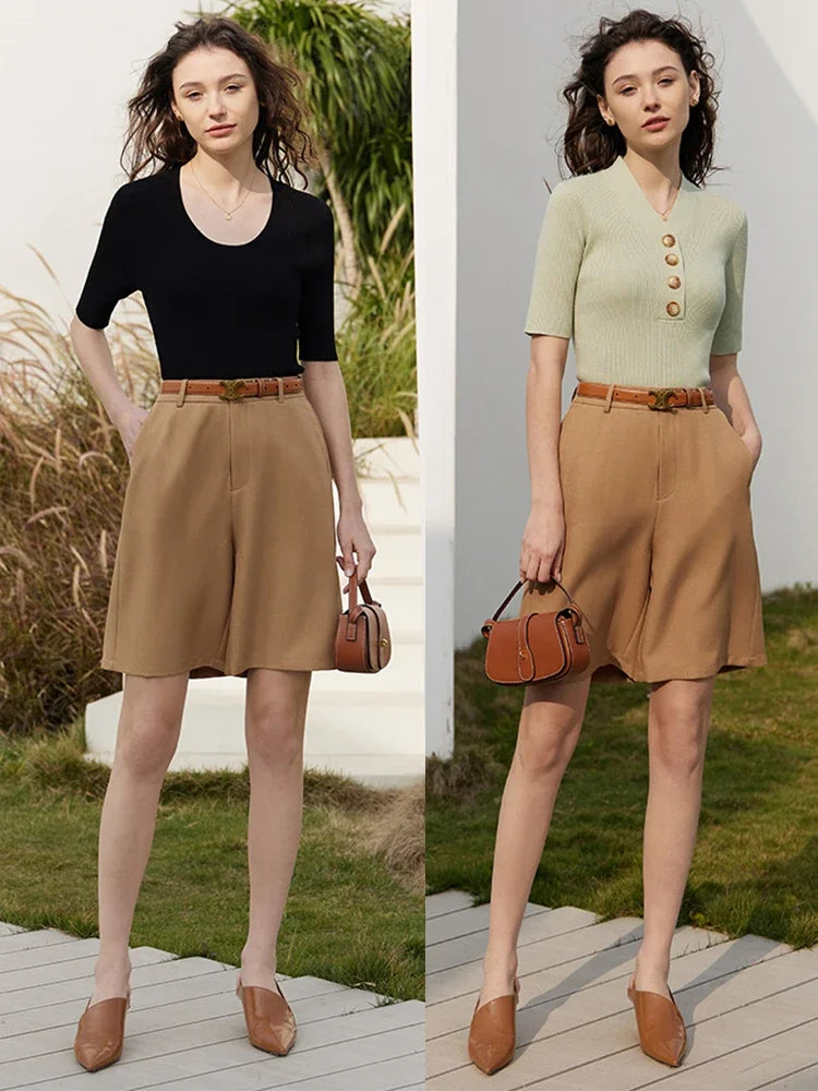 Damen Shorts im minimalistischen Stil mit breitem Bein und Taschen