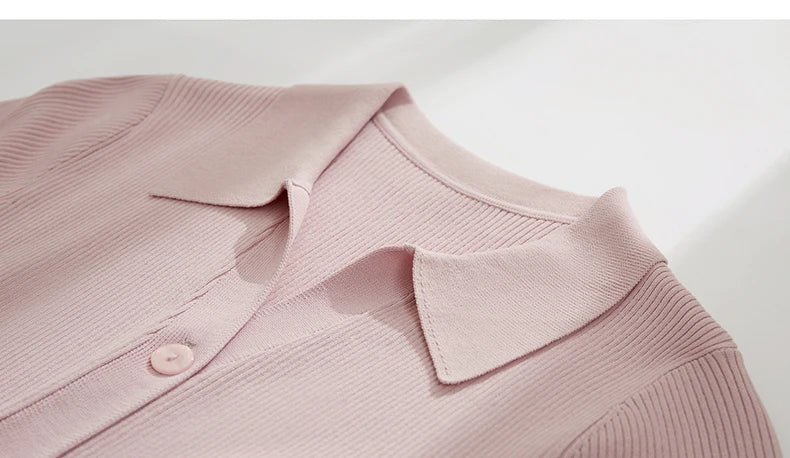 Damen T-Shirt im minimalistischen Stil aus leichter Baumwolle für den Sommer