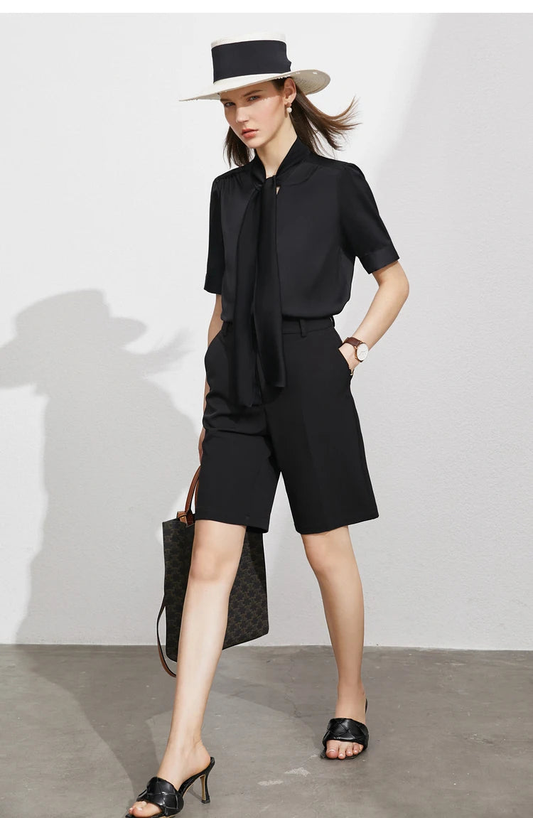Damen Shorts im minimalistischen Stil mit hoher Taille für das Büro