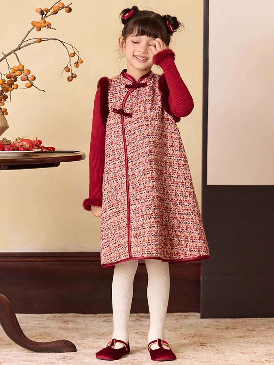 Sommerliches Mädchenkleid aus Baumwolle mit kleinem Blumenmuster – ideal für den Strand