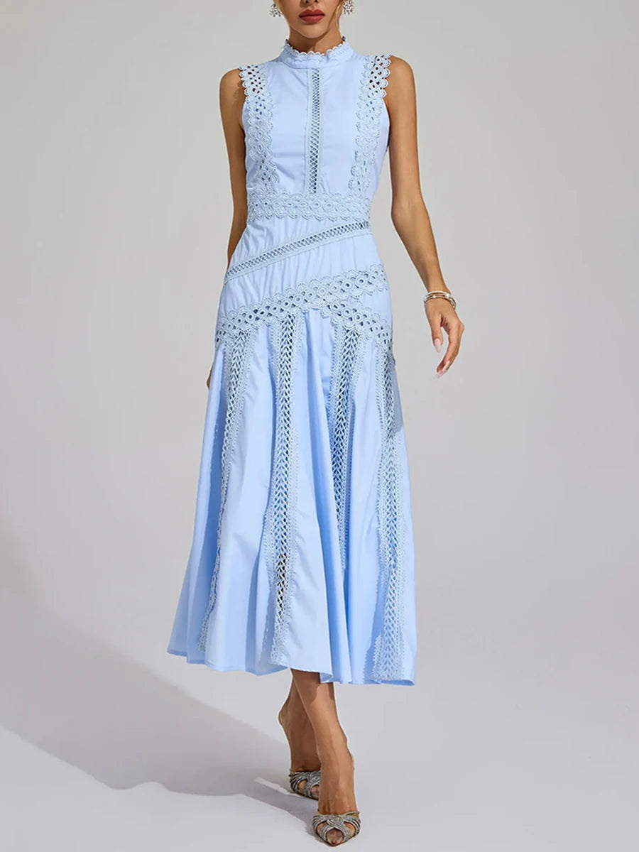 Ärmelloses Damen-Spitzenkleid mit Rundhalsausschnitt und Patchwork-Design – figurbetont und mit Hohldetails.