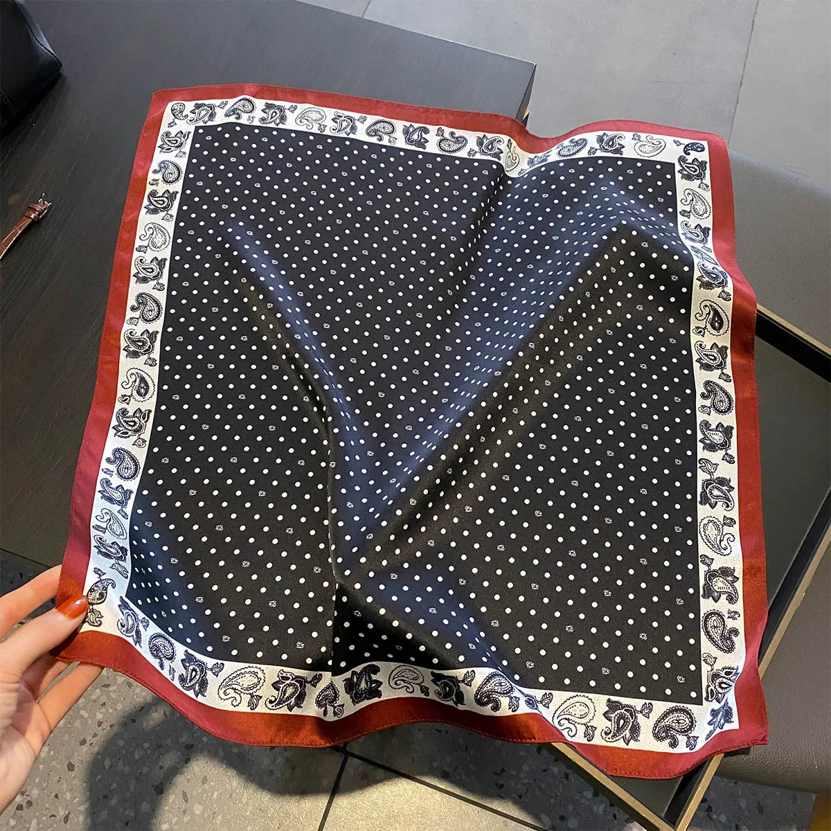 Damen Seidensatin Schal quadratisch gepunktet Kopftuch Bandana Hijab Neu