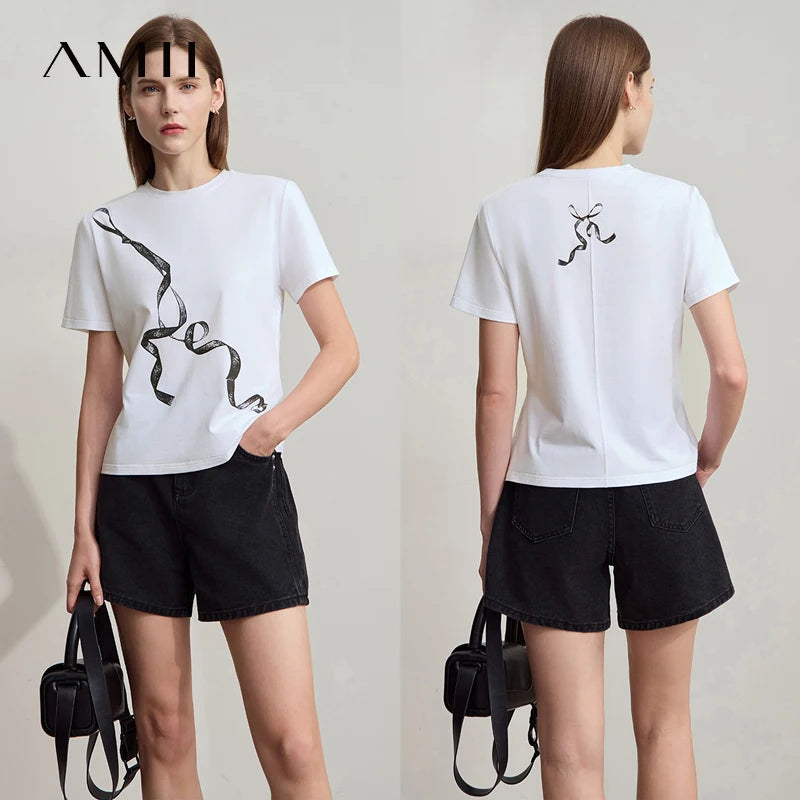 Damen T-Shirt im Minimalismus-Stil mit coolem Druck aus antimikrobieller Baumwolle
