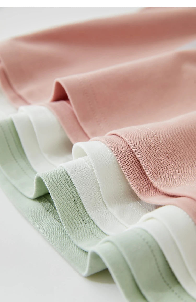 Damen T-Shirt im Minimalismus-Stil mit Kunstdruck und Stickerei für den Herbst