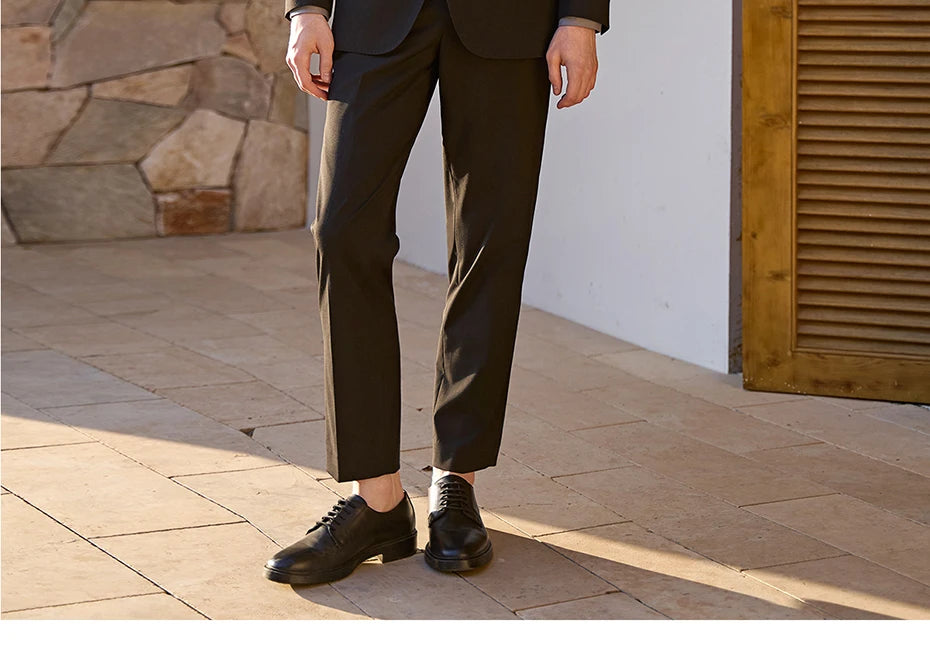 Schlanker Herren-Blazer im klassischen europäischen Stil mit hellbraunem Karomuster – ideal für Hochzeiten und formelle Anlässe