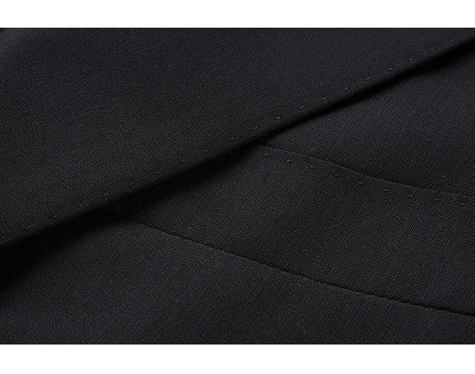 Herrenanzug aus 100% Wolle in tiefem Blau, doppelt geknöpft – ideal für Hochzeit, Dinnerparty oder den täglichen eleganten Auftritt.