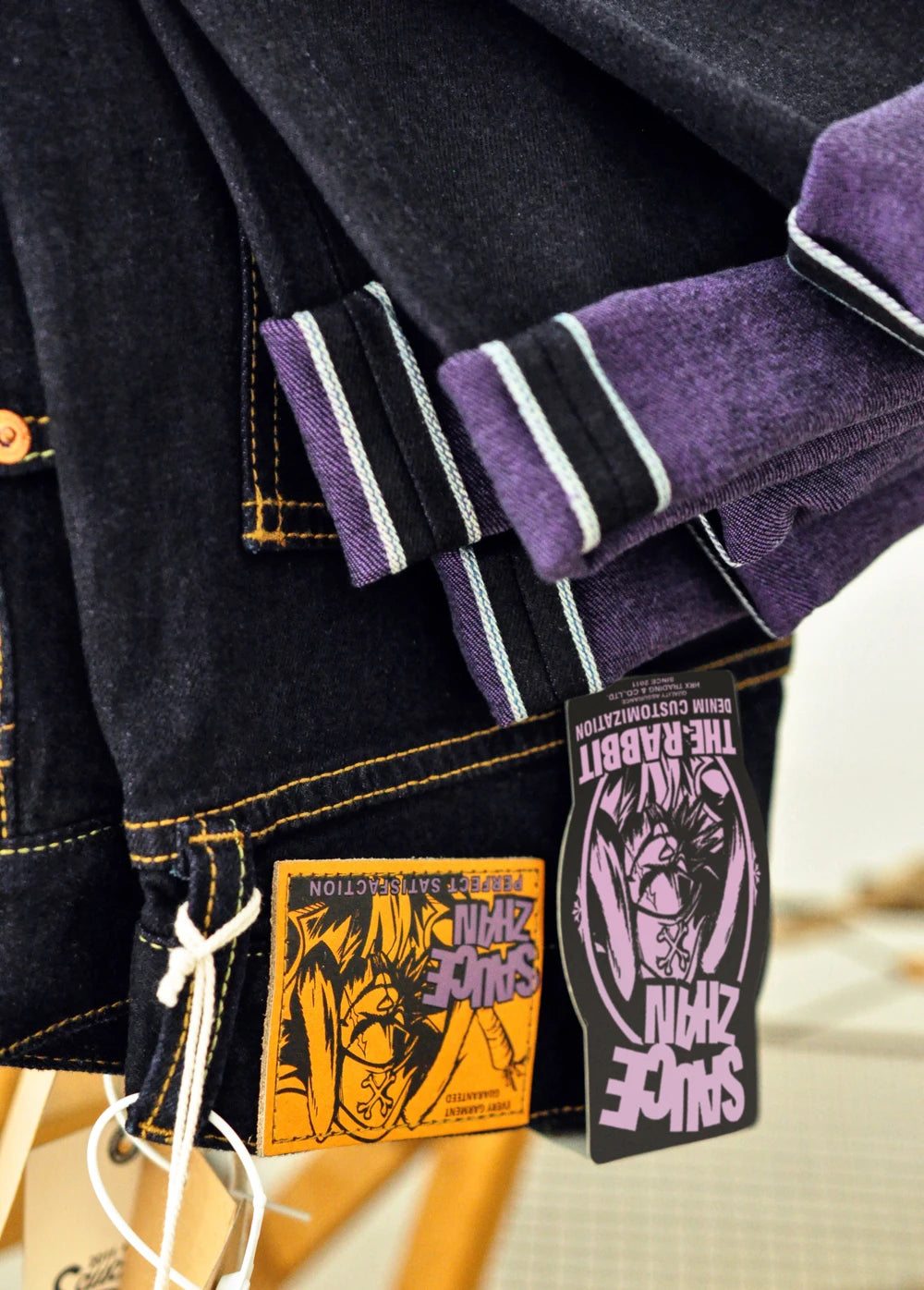 Herren Jeans im Vintage-Stil mit doppelseitiger Färbung und Kanten