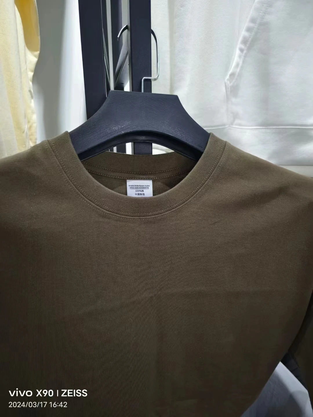 Herren T-Shirt aus hochwertiger Baumwolle im einfarbigen Trenddesign für den Sommer