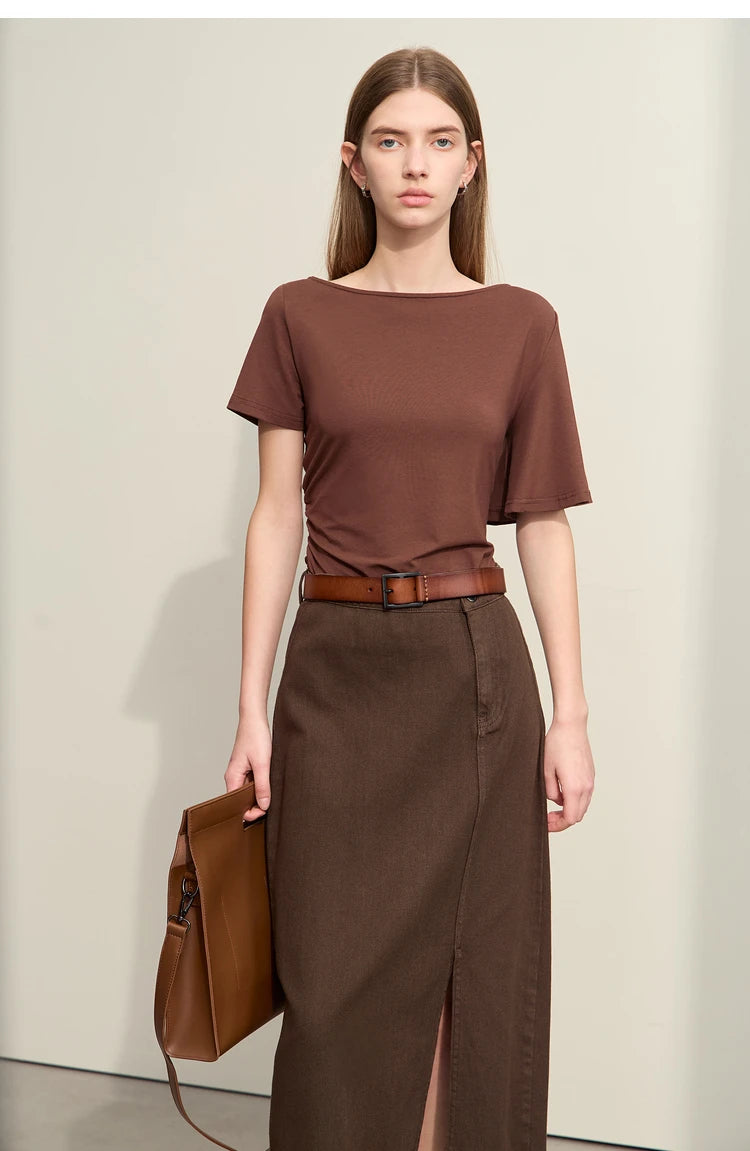 Damen T-Shirt im Minimalismus-Stil mit asymmetrischem Slash Neck und Raffen