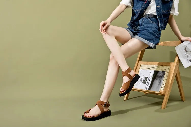 AIYUQI Sandalen für Damen, große Größe, Clip-Zehen, modisch, 2025, neue römische Damen-Sommersandalen, Wildleder, echtes Leder, Strandsandalen für Damen