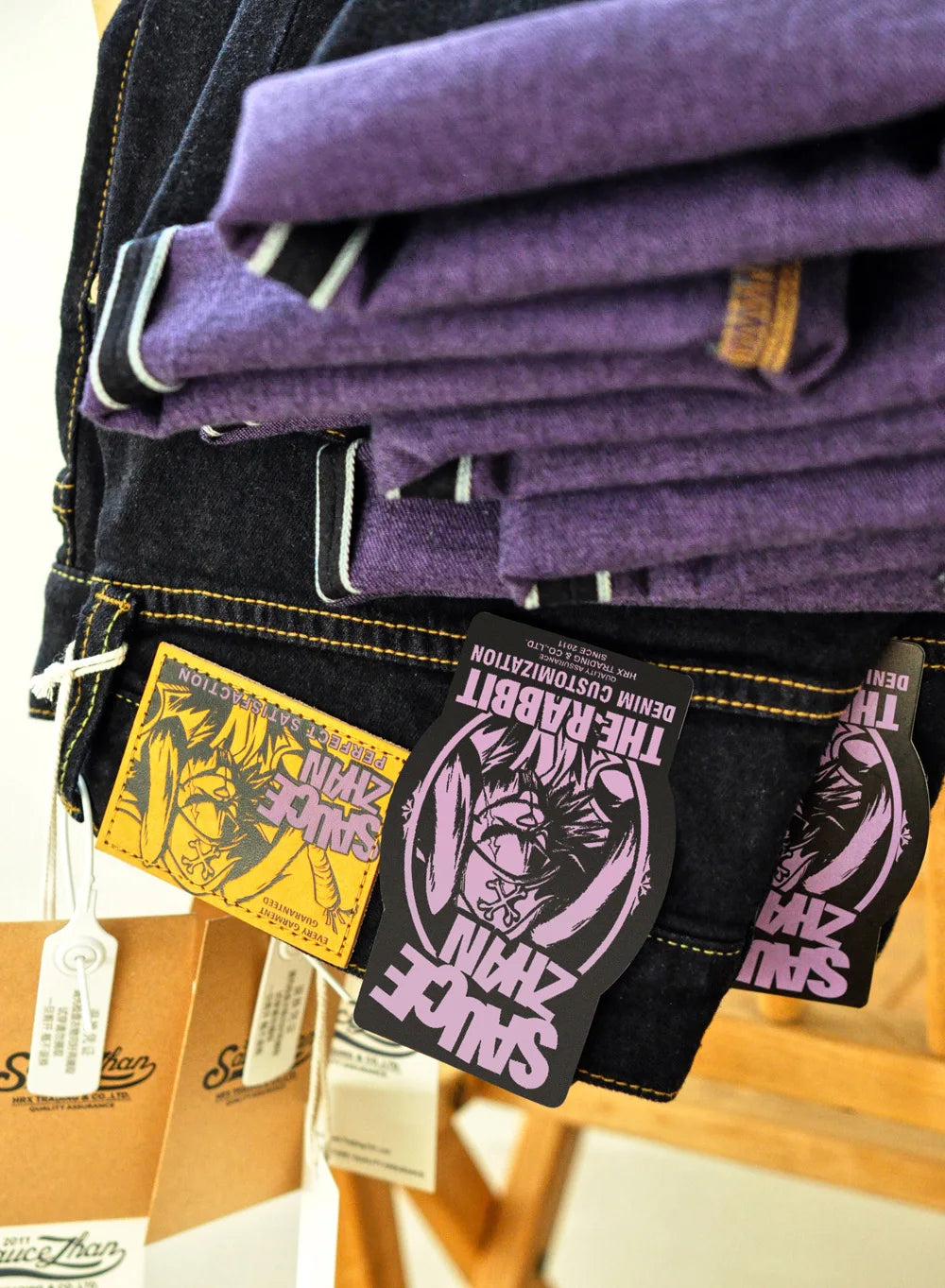 Herren Jeans im Vintage-Stil mit doppelseitiger Färbung und Kanten