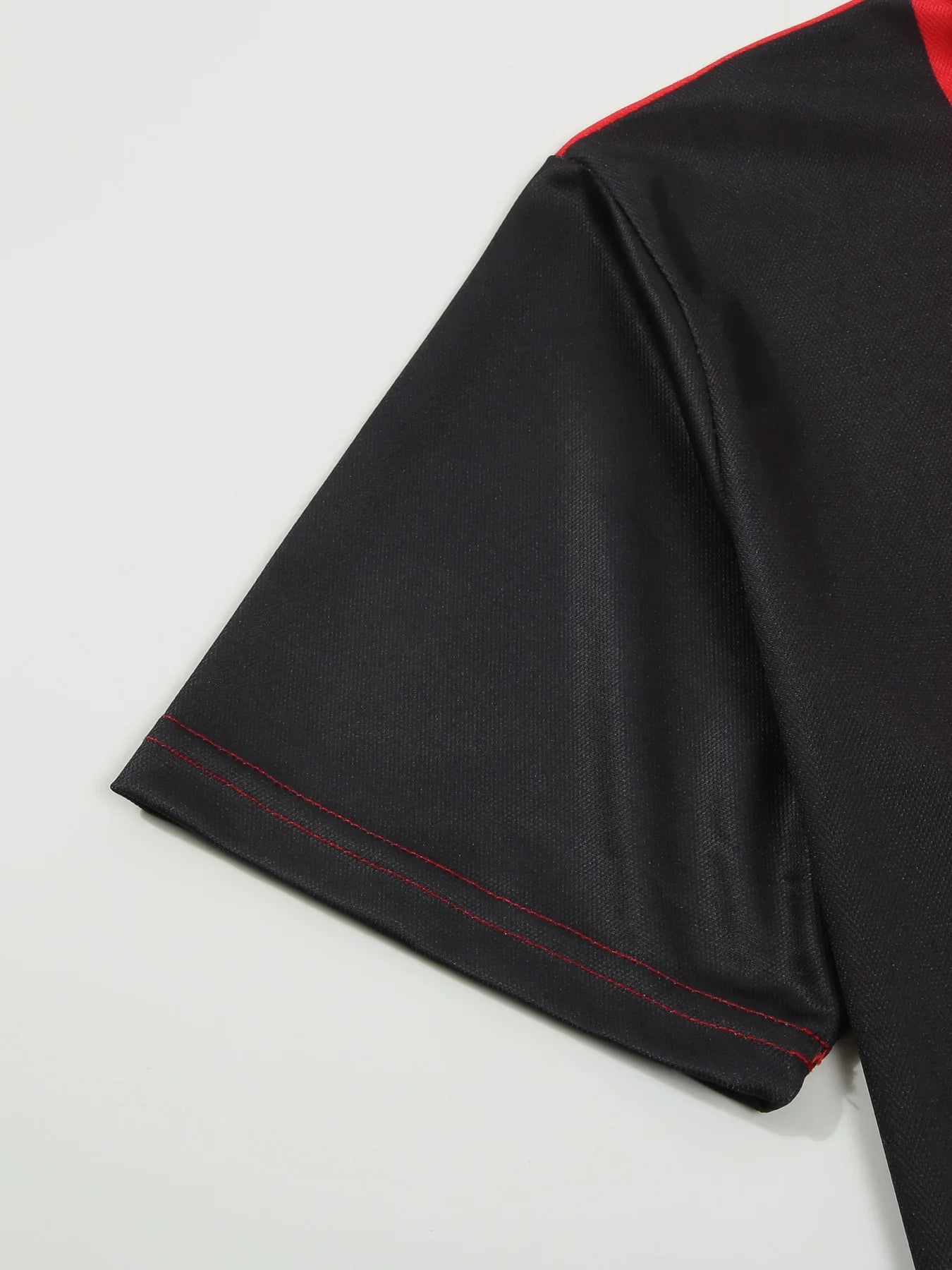Sommerliches Polohemd mit Farbblock-Design und atmungsaktivem, bequemem Kurzarm – ideal für legere Anlässe