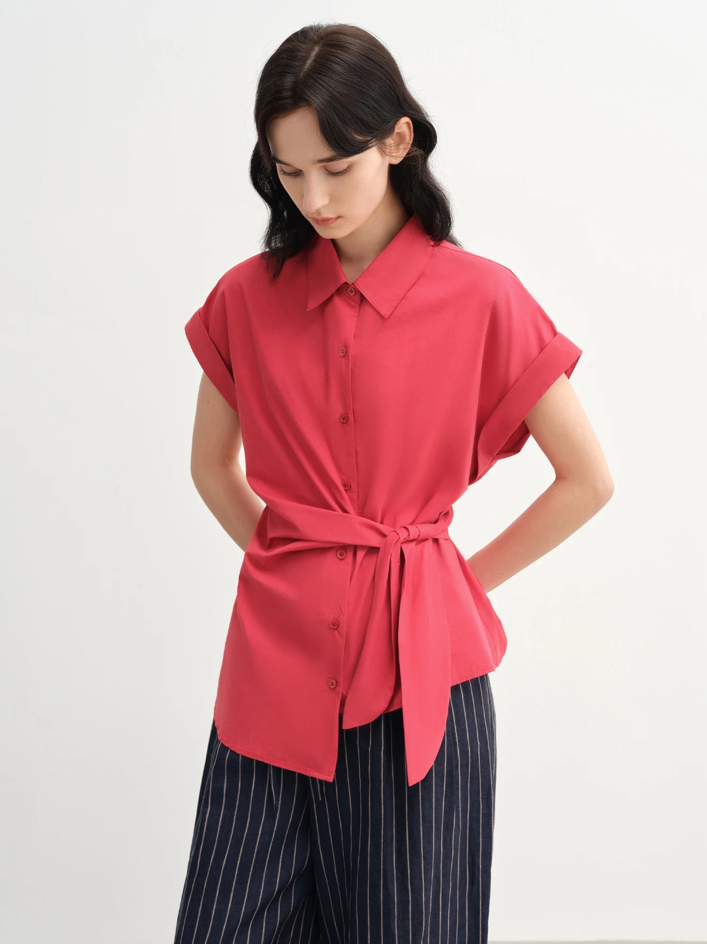 Satin-Glanz T-Shirt mit Rundhalsausschnitt – Slim Fit in Pink oder Schwarz für den Sommer