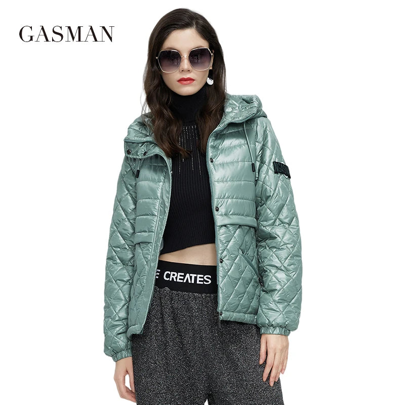 Lange Damen-Winterjacke mit Gürtel und Taschen – modischer Designer-Mantel mit Persönlichkeit