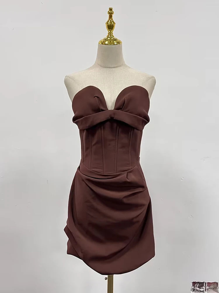 Elegantes Damenkleid mit Rundhalsausschnitt, kurzen Ärmeln und Patchwork-Design mit Quasten und Falten.