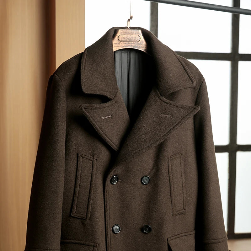 Herren Wollmantel im klassischen Stil mit zweireihiger Knopfleiste für den Winter