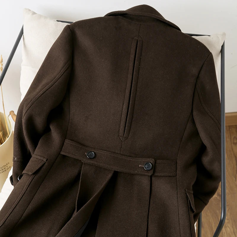 Herren Wollmantel im klassischen Stil mit zweireihiger Knopfleiste für den Winter