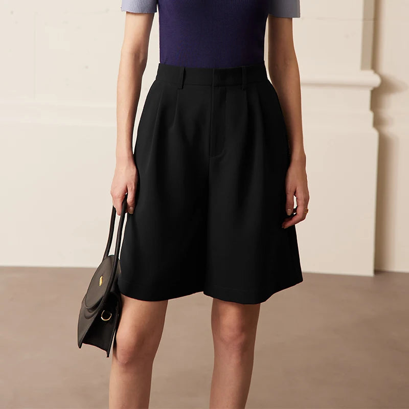 Damen Shorts im minimalistischen Stil für das Büro mit weitem Bein
