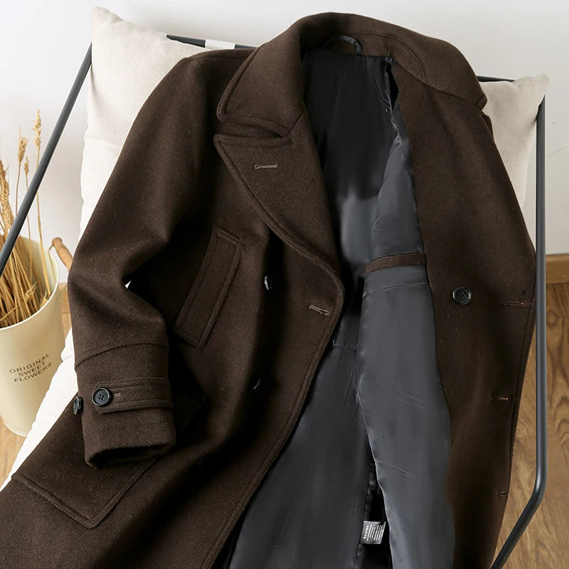 Herren Wollmantel im klassischen Stil mit zweireihiger Knopfleiste für den Winter