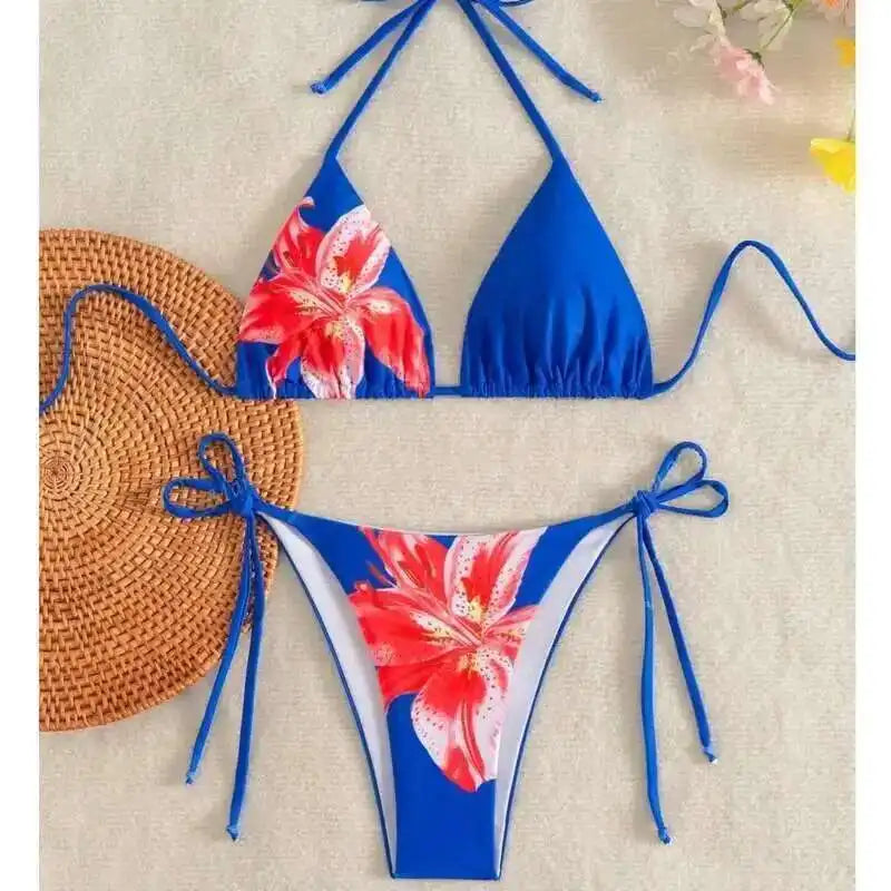 Sommerlicher roter Bikini mit Push-up-Effekt – verführerisches Bade-Set im brasilianischen Stil für Strand und Pool.