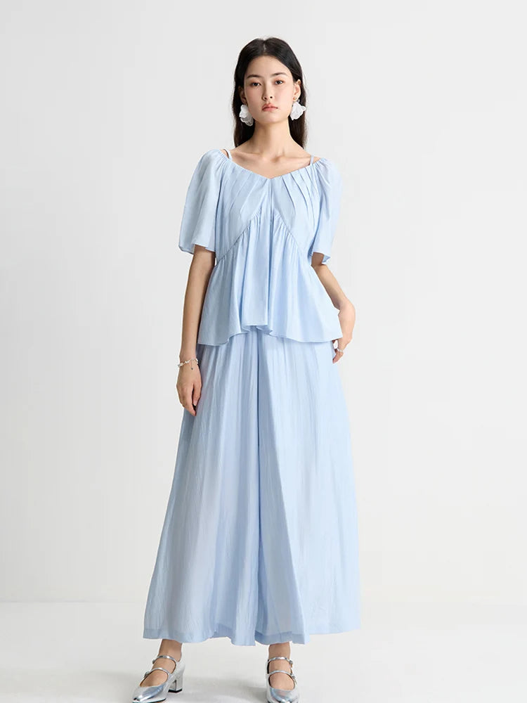 Damen T-Shirt mit V-Ausschnitt in sanftem Apricot – vielseitiges, kurzes Design für den Sommer und den Arbeitsalltag