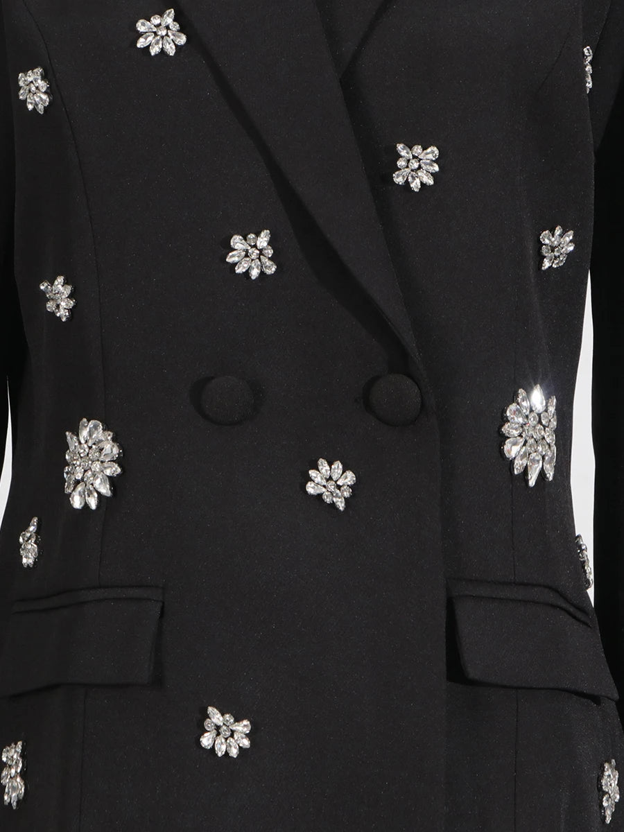 Ärmelloses Damen-Spitzenkleid mit Rundhalsausschnitt und Patchwork-Design – figurbetont und mit Hohldetails.
