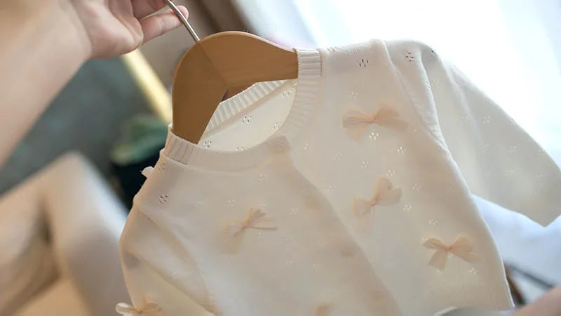 Mädchen Strickjacke im Farbblock mit niedlichem Bogen für Kinder 0-4 Jahre