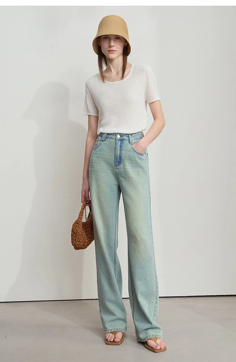Damen Jeans im minimalistischen Sommer-Style mit schmalem geradem Bein