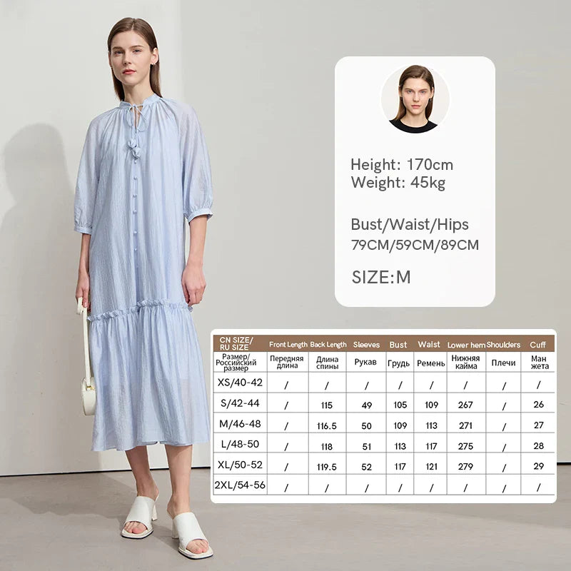 Luftiges Damen-Strickkleid mit Rundhalsausschnitt und kurzen Ärmeln – elastisch und mittellang mit Printmuster