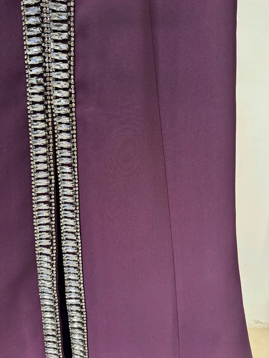Zweiteiliges Damen-Set mit Stickerei: Langarm-Oberteil mit Reverskragen und hoch taillierte, lange Hose – stilvoll und elegant.