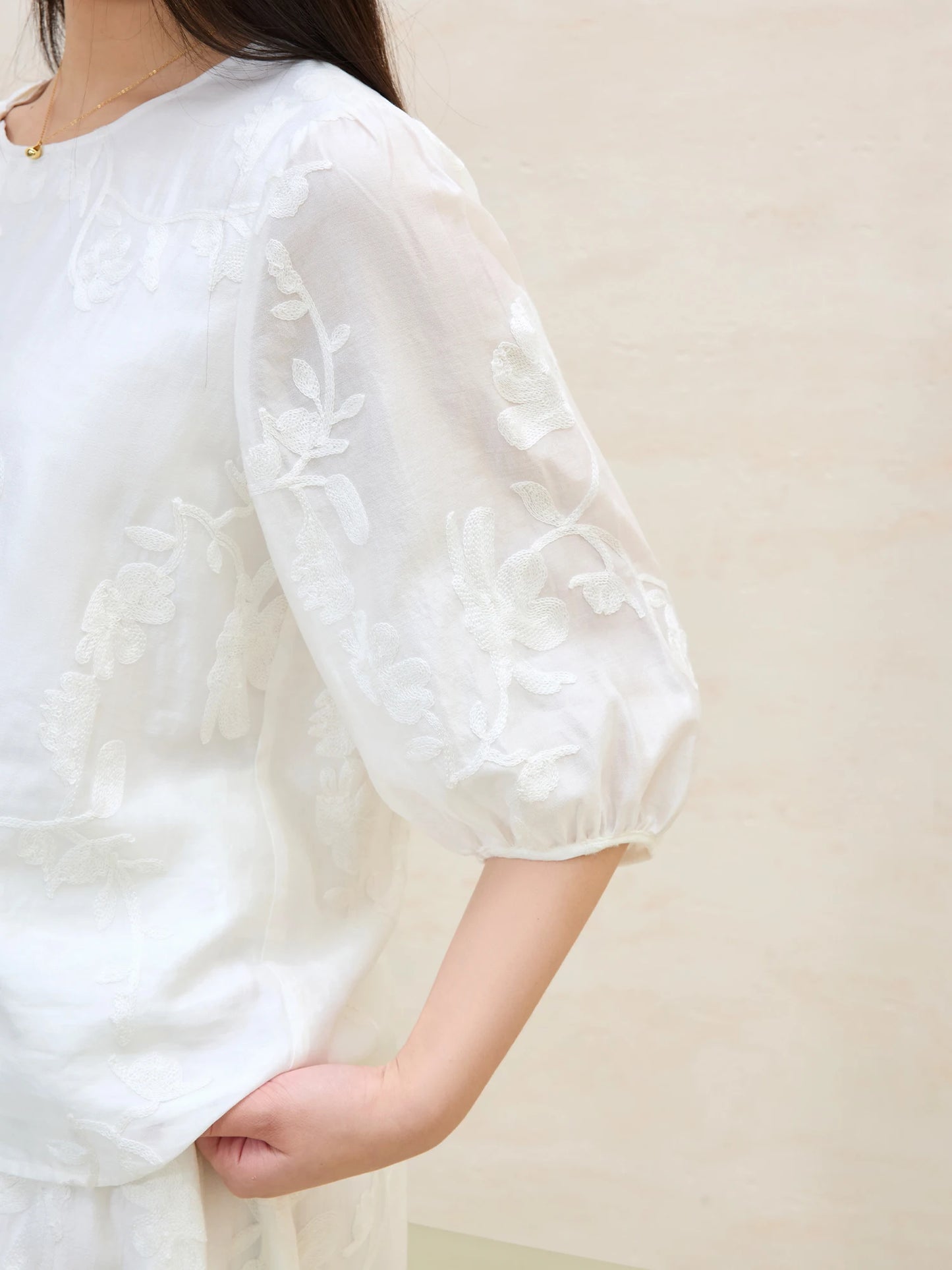 Luftiges Damen-Sonnenschutzshirt in Übergröße mit erfrischendem Design und Farbvielfalt für den Sommer.
