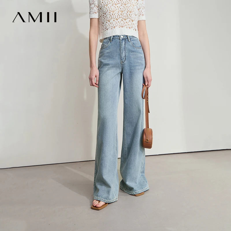 Damen Jeans im minimalistischen Stil mit weitem Bein und niedriger Taille