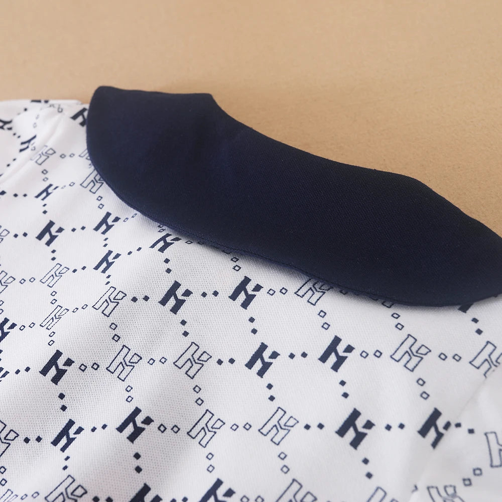 Bedrucktes Polokleid für Mädchen mit marineblauem Kragen, kurzärmliges A-Linien-Kleid mit Monogramm-Muster, weiße Sommerkleider für Kinder