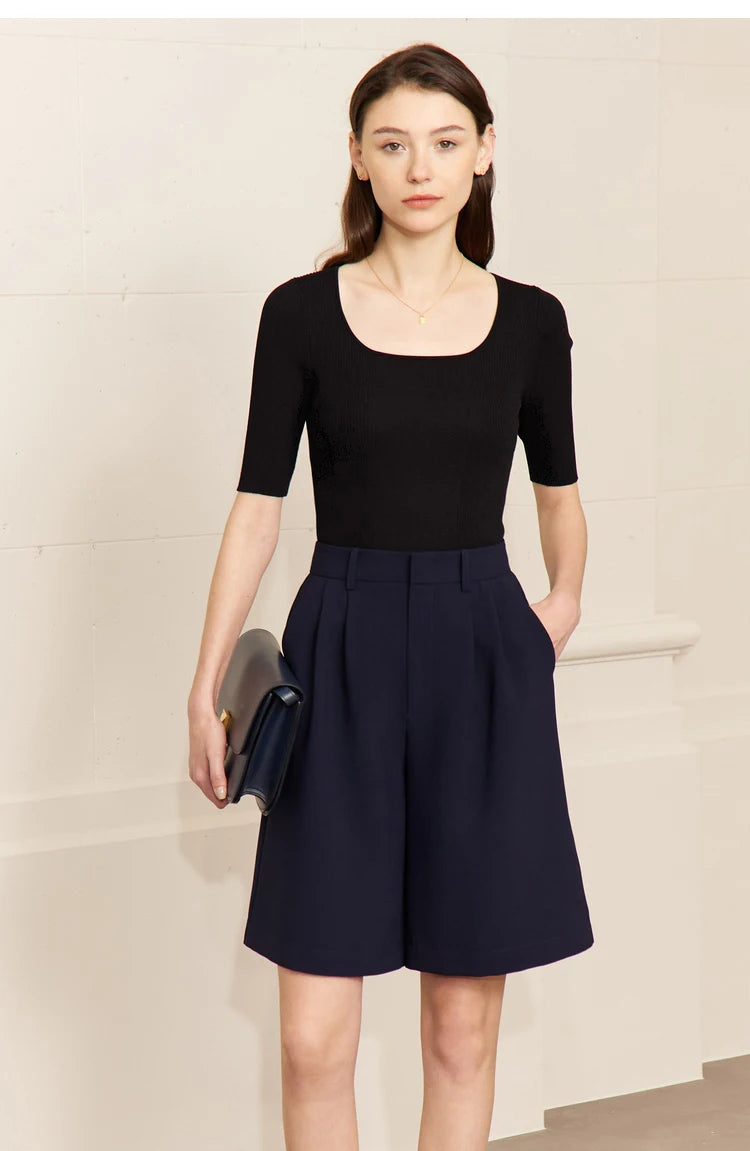 Damen Shorts im minimalistischen Stil für das Büro mit weitem Bein