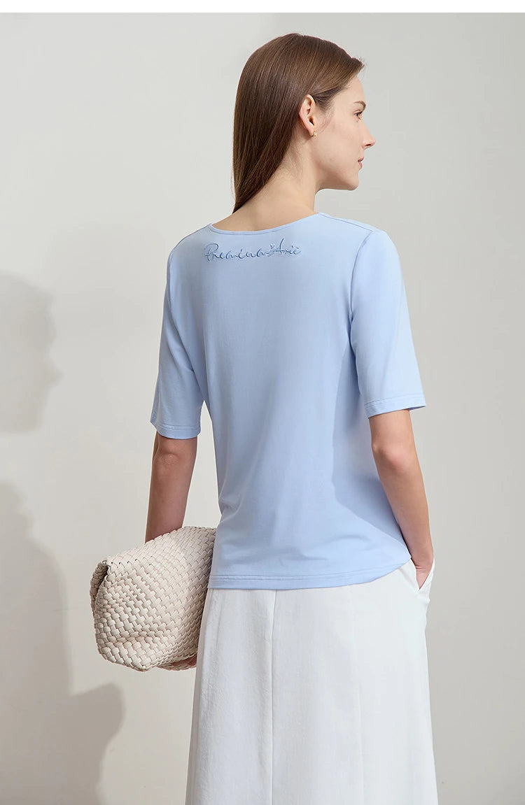 Damen T-Shirt mit drapierter Kragen- und besticktem Design aus modalem Strick
