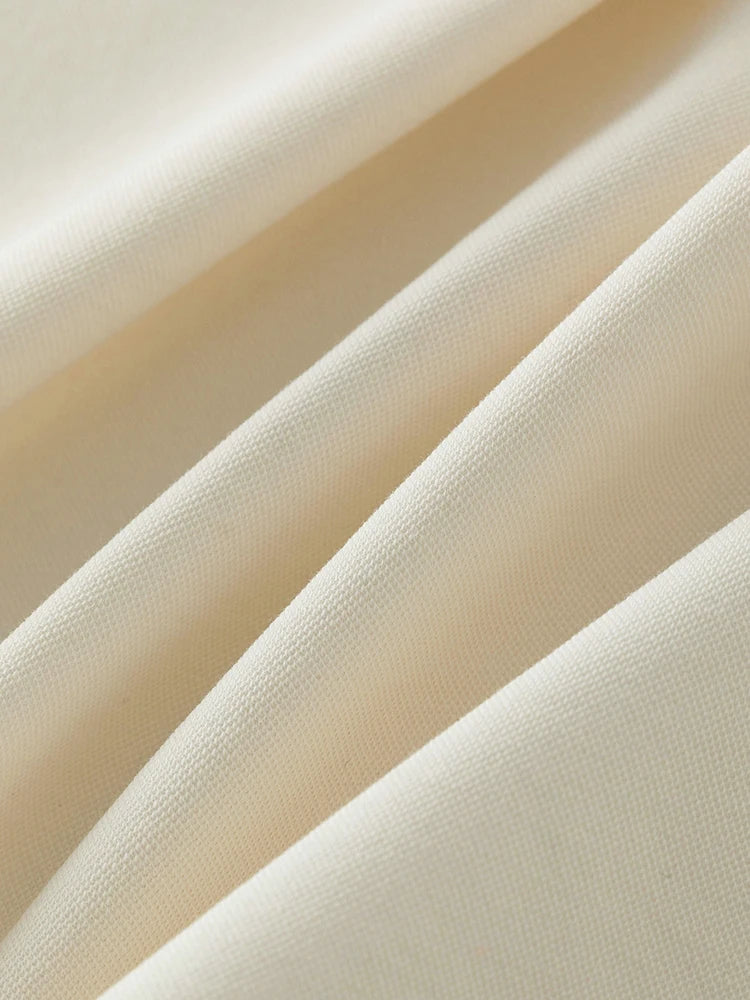 Lässige Damen-Bluse in Übergröße mit Schnalle, kurzen Ärmeln und umgeschlagenem Kragen – tailliert und figurbetont für den Sommer.