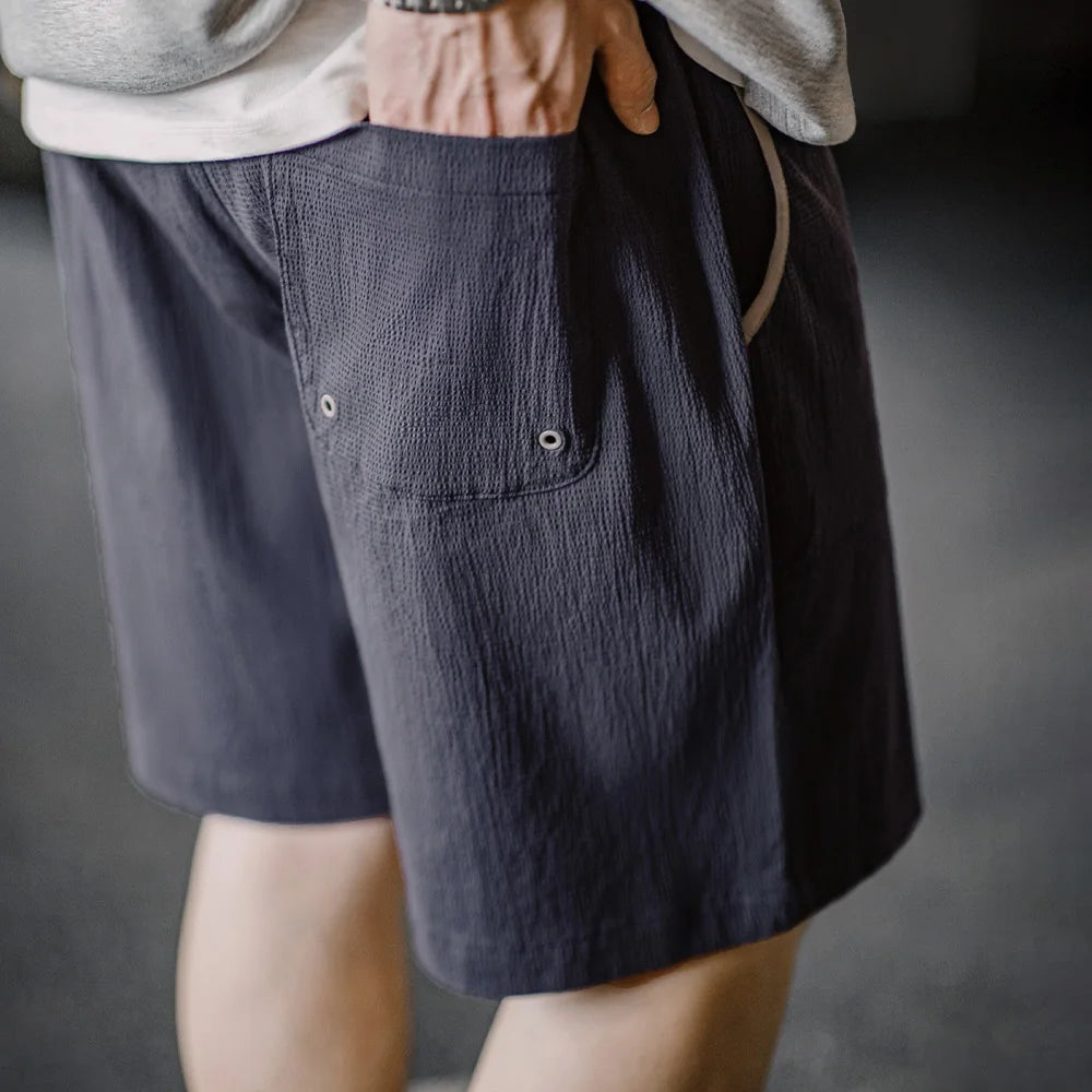 Männer Shorts aus atmungsaktiver Seersucker-Textur mit elastischer Taille und Kontrastfarbe