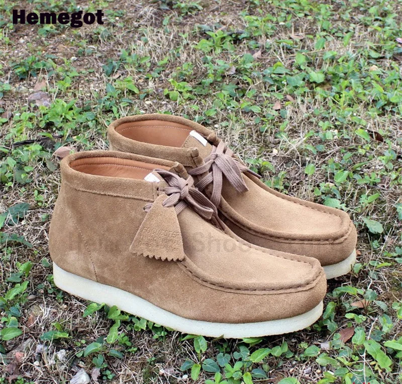 Braune Herren-Sneakerboots aus Veloursleder mit Schnürung und heller Gummisohle