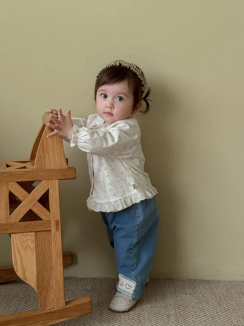 Kinder Mantel mit floralem Design und süßen Spitzen-Details für Mädchen