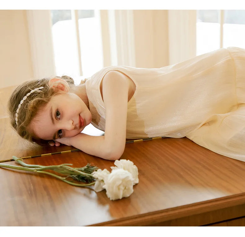 Ärmelloses Sommerkleid mit kleinen Blumen für Mädchen und passende Mutterkleid-Option aus 100% Baumwolle – ideal für den Strandurlaub
