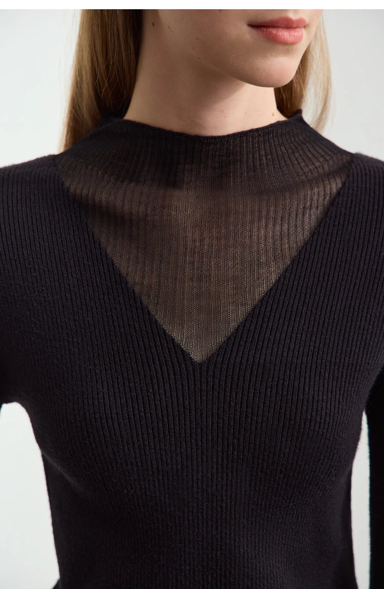 Damen Rollkragenpullover mit transparentem Panel aus der Winterkollektion 2024