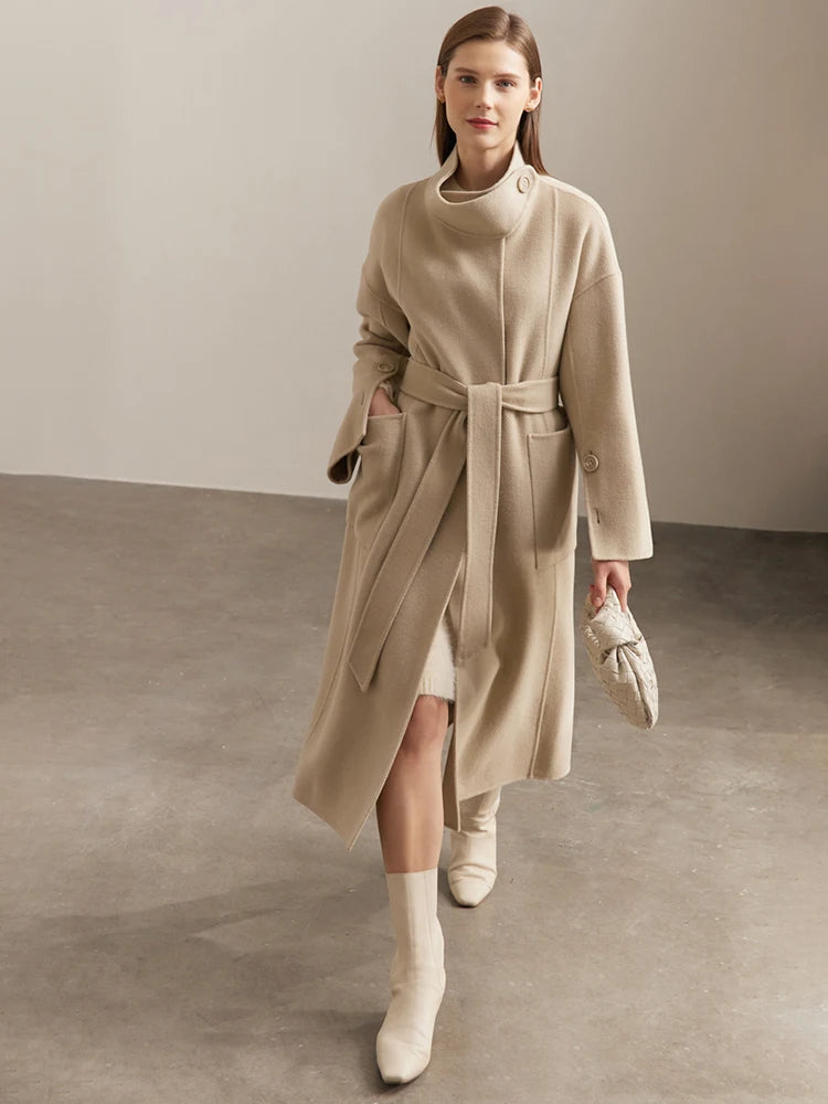 Damen Wollmantel im Minimalismus-Stil mit Stehkragen und Taschen