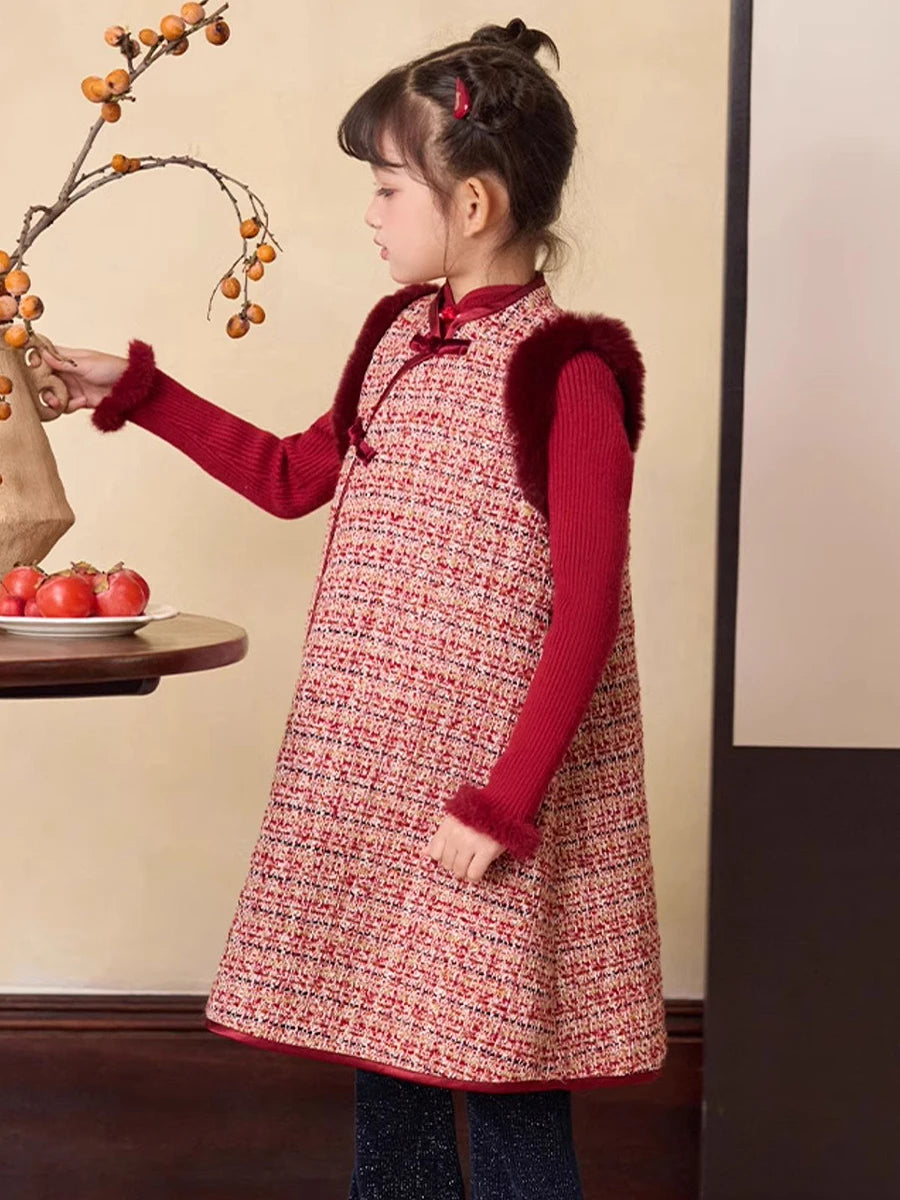 Sommerliches Mädchenkleid aus Baumwolle mit kleinem Blumenmuster – ideal für den Strand