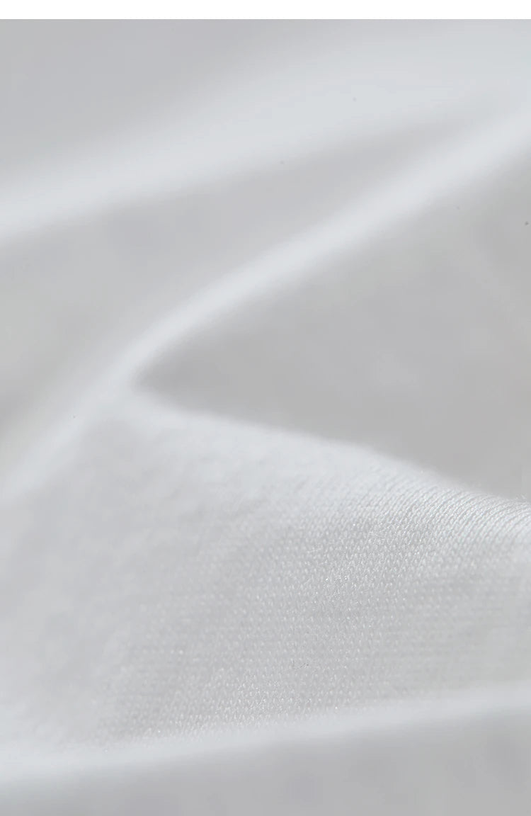 Damen Top im minimalistischen Sommerstil mit einfarbiger Buchstabenstickerei