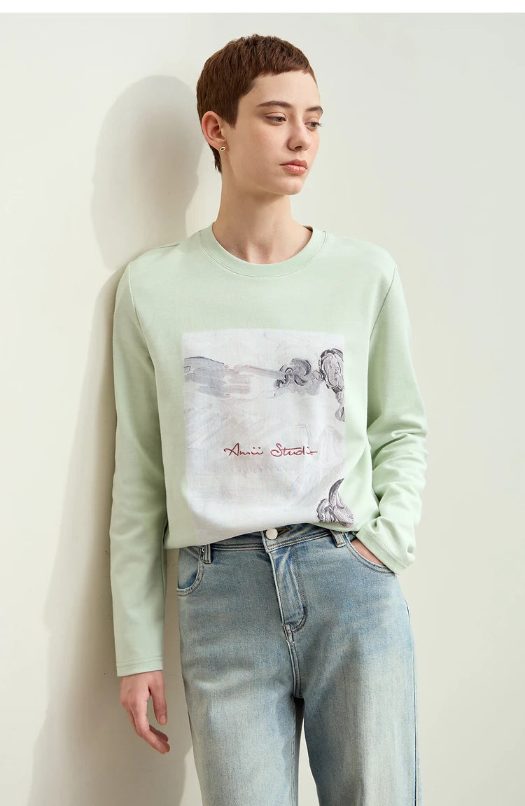 Damen T-Shirt im Minimalismus-Stil mit Kunstdruck und Stickerei für den Herbst