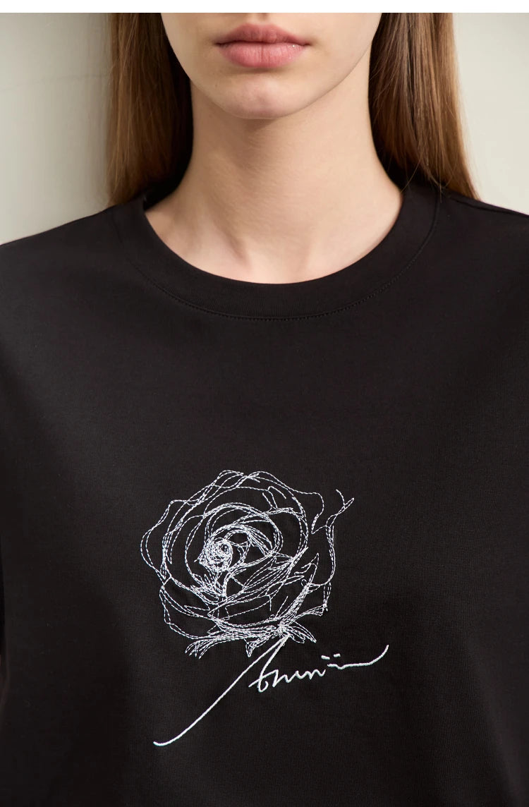 Damen Kurzarm-T-Shirt im minimalistischen Stil mit O-Ausschnitt und Stickerei