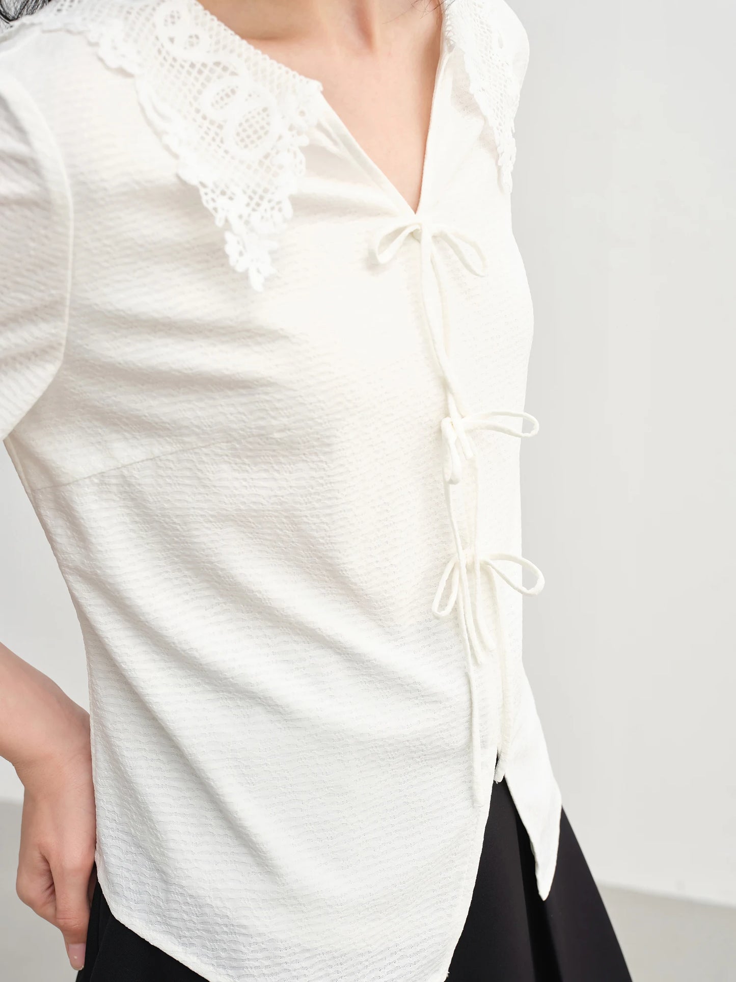 Damenbluse mit Muschelsaumkragen und schmeichelnder Taille – vielseitig von Büro bis Freizeit