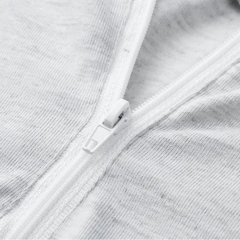 Weite Herren-Sommerhose mit Streifenmuster und Schlitz – lässig und vielseitig für den Alltag