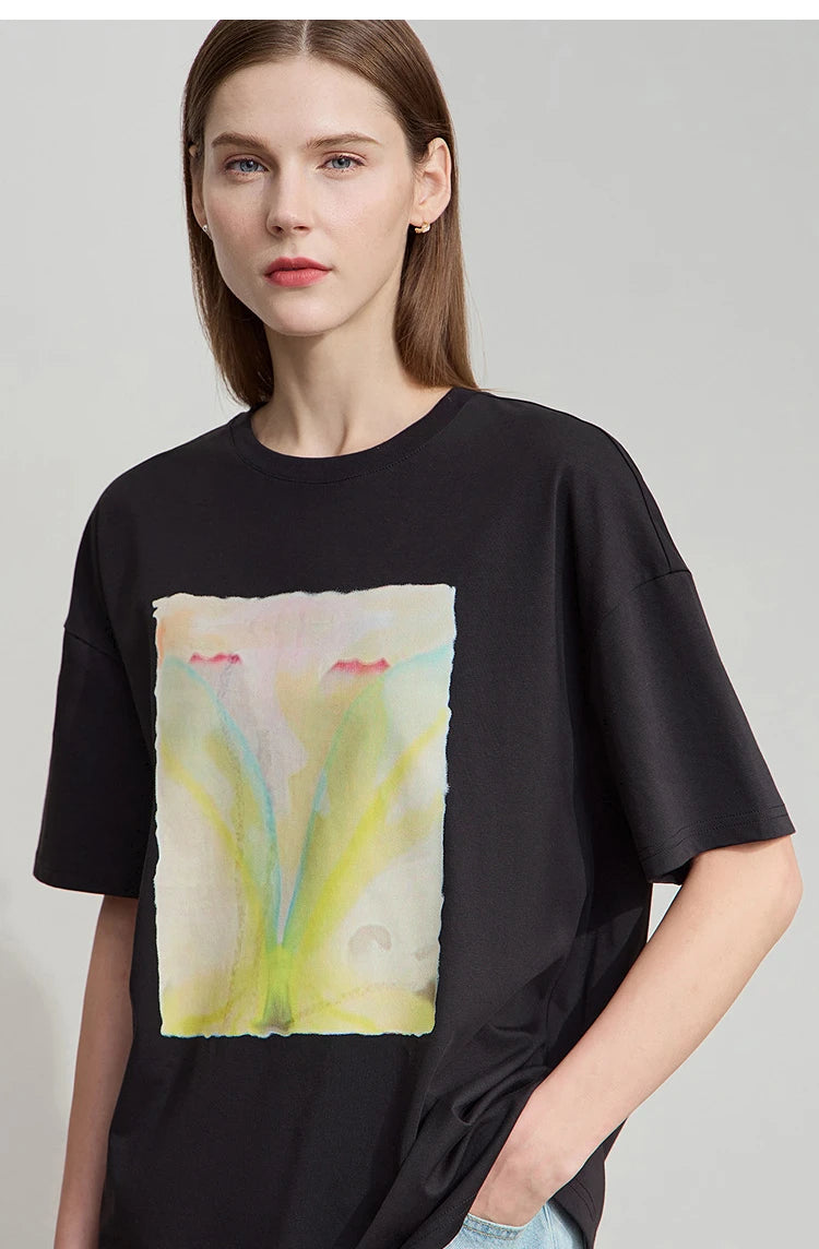 Damen T-Shirt im minimalistischen Stil mit Druck und Rundhals-Ausschnitt
